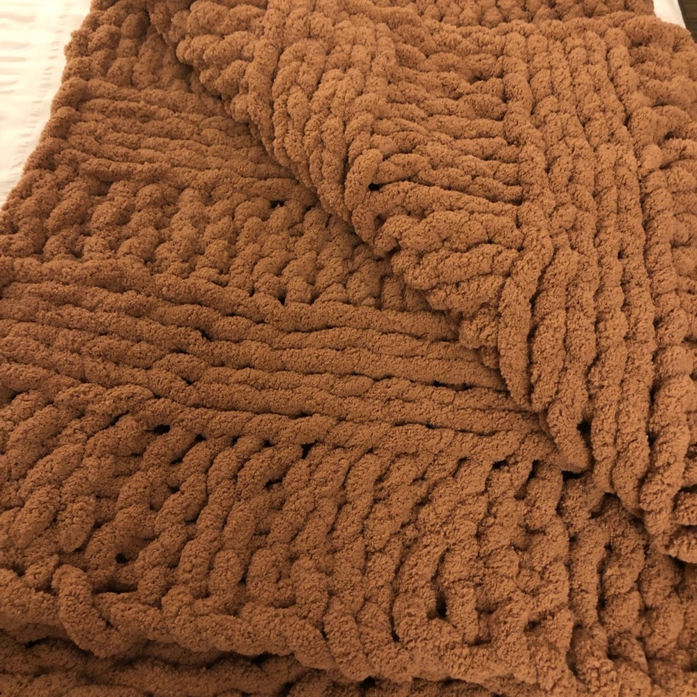 🔥🔥NWT! HANDKNIT! Marroon and grey only! On sale!!! Chunky loop blanket! - Picture 5 of 13